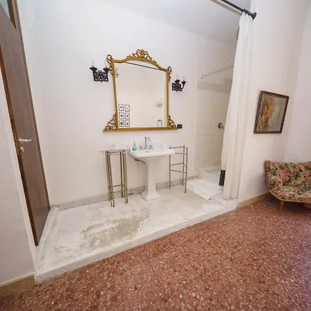 In Centro Con Terrazzo Per 11 Persone アパート カターニア