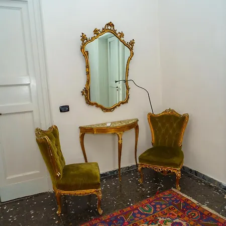 In Centro Con Terrazzo Per 11 Persone アパート