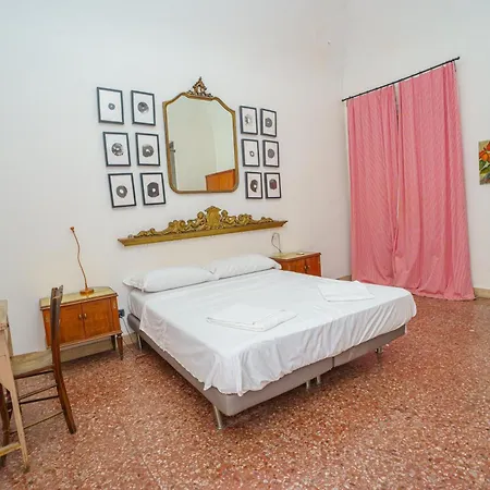 In Centro Con Terrazzo Per 11 Persone アパート *