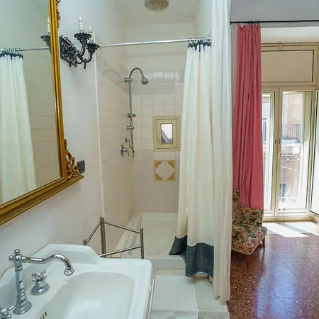 In Centro Con Terrazzo Per 11 Persone アパート カターニア