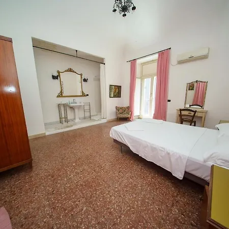 In Centro Con Terrazzo Per 11 Persone アパート カターニア