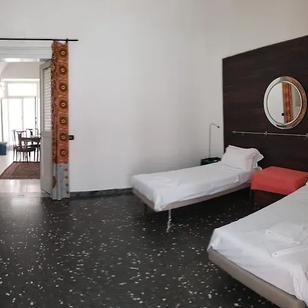 In Centro Con Terrazzo Per 11 Persone アパート