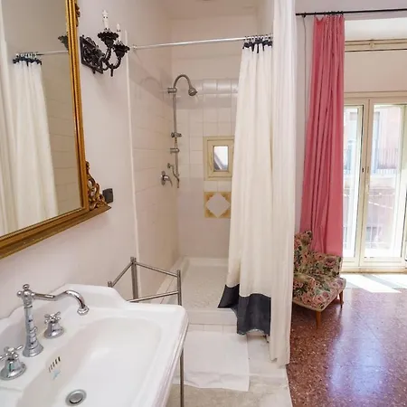 Apartment In Centro Con Terrazzo Per 11 Persone